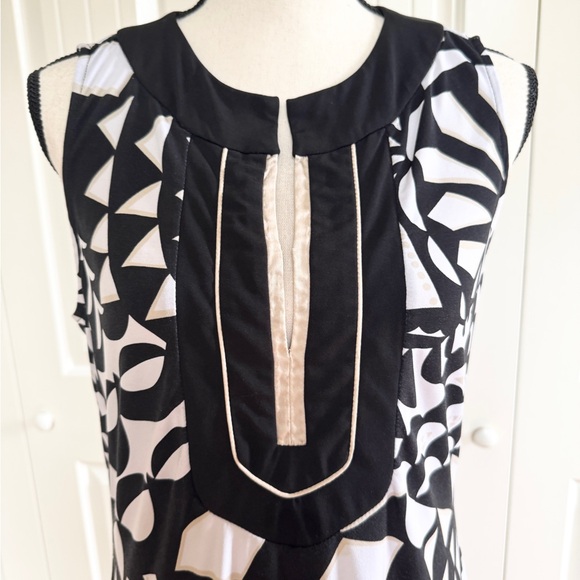 WHBM Black & White Geometric Shift Dress M Sleeveless Mod Tunic Resort Wear - Picture 9 of 15